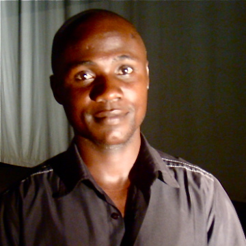 NZABA Dethmer NZABA Dethmer, danseur et chorégraphe reconnu par ses pairs